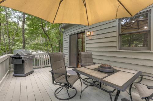 Reel Bliss Cabin - Cozy rustic interiors Wifi fireplace and lake access in Marblehill, USA