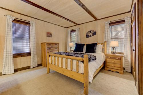 Reel Bliss Cabin - Cozy rustic interiors Wifi fireplace and lake access in Marblehill, USA