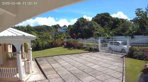 Modern 2-bedroom Apartment near Roseau in Canefield