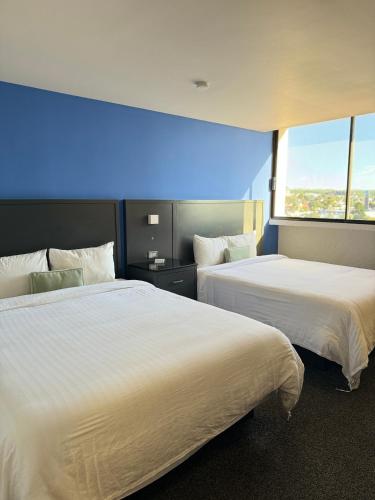 2 double beds