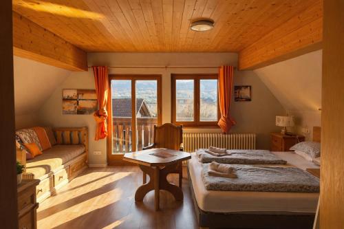 1 queen bed, 1 twin bed, 1 sofa bed
