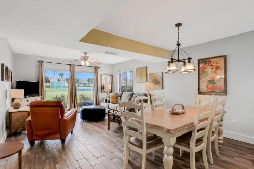 Facilities, Ground-floor condo next to the tennis courts with 2 pools, sauna, beach access in Butler Beach
