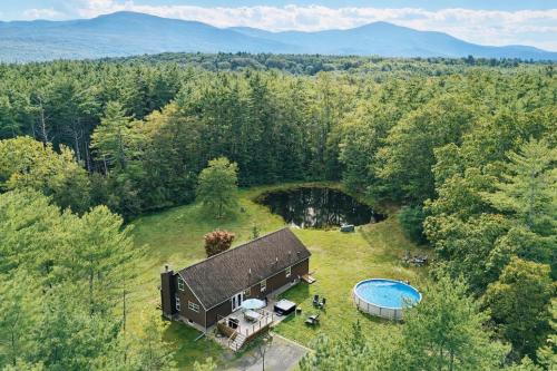 Catskills Mountain Luxe Cabin with Private Pool, Pond, Hot Tub, Fire Pit, Dog Friendly in Cairo (NY)