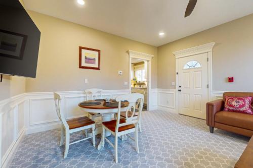 Work, Play and Stay! Apt Near Holyoke Medical Center in 霍利奧克