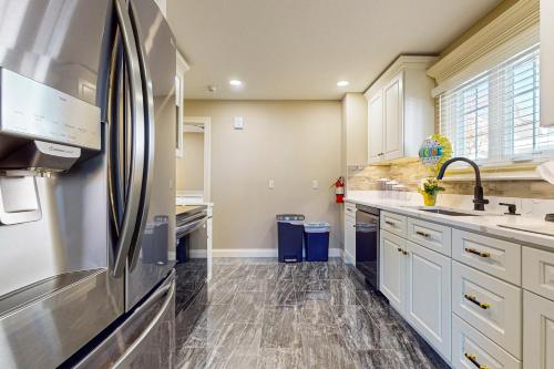 Single Bedroom - Victory Residence in Holyoke, USA