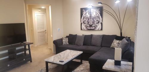 COZY 2BR/2BA ! 5MINtoDisney ! AngelStadium!HondaCenter in Anaheim, USA