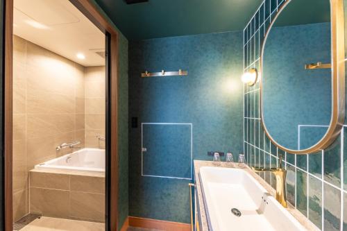 room detail thumbnail 2