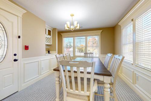 Near Medical Center! Remote-Work Hub in Holyoke in 霍利奧克
