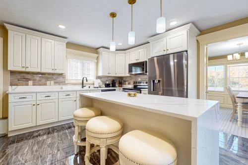 Three Bedroom - Victory Residence in Holyoke, USA