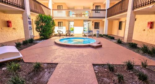 Updated Oceanfront, Oceanviews! 5 Hot Tubs 2 Resort Pools! Trolley St Augustine Beach – khách sạn tại Biển St Augustine