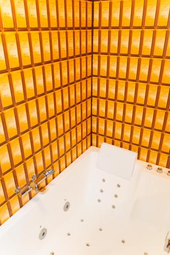Banyo, Capsule Casino - table de jeux - balnéo - sauna - Playstation 5 (Capsule Casino - table de jeux - balneo - sauna - Playstation 5) in Mons / Bergen
