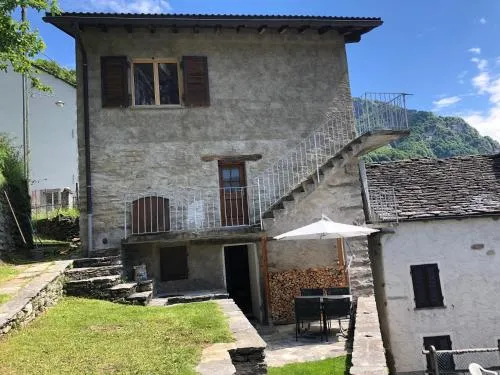Casa Onsernone in Comologno in Comologno, Schweiz