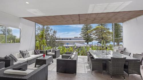Instalaciones, Point Break - Metres To The Sand in Avoca Beach