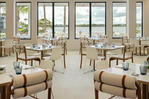 Étterem, voco Sandpiper All-Inclusive Resort by IHG in Port Saint Lucie