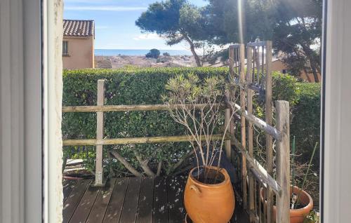 2 Bedroom Lovely Apartment In Fleury D'aude - image 4