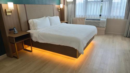 room detail thumbnail 2