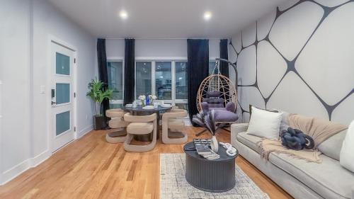 Pristine Pad, Sleep 9, Free driveway park, 20 PERCENT OFF in Harrison (NJ)