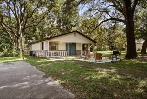 Oakside Retreat 35 guests-6 Units Unique in Myrtle Grove
