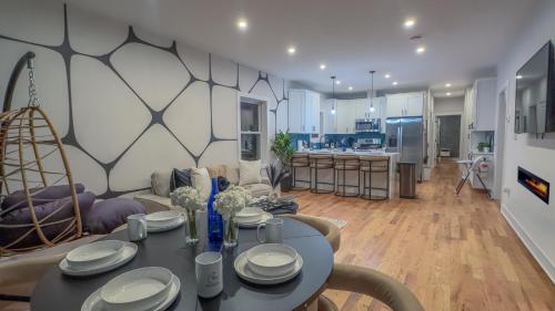 Pristine Pad, Sleep 9, Free driveway park, 20 PERCENT OFF in Harrison (NJ)