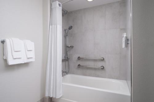 Embassy Suites Charlotte - Concord/Golf Resort & Spa - image 16
