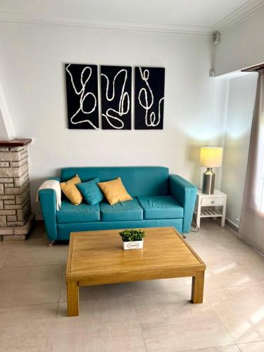 Hermosa casa recién renovada a cuadras del mar