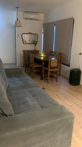 Casa a 13 cuadras de la playa , zona céntrica