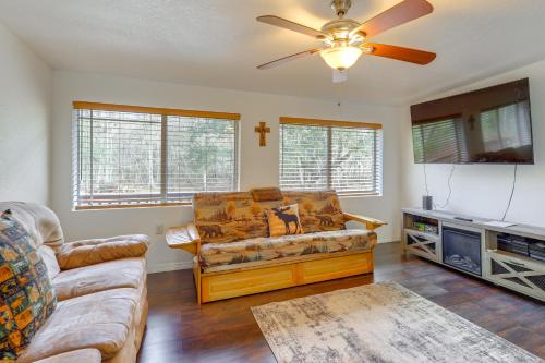 . 1 Mi to Fanning Springs! Home on Private Acreage