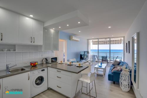 Makenzy Sandy Beachfront Paradise in Kastella Beach