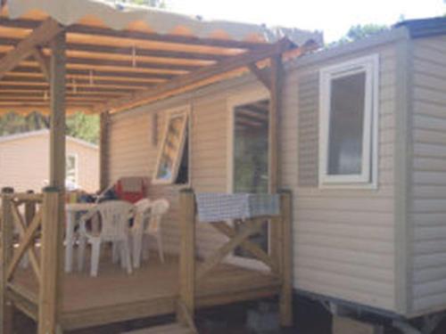 Charmant Mobil-home avec Terrasse pour 5 personnes - API-1-52-1597 in Villecroze ciems