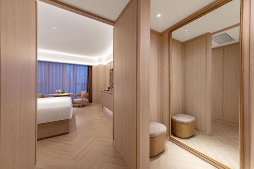 Orange Crystal Hotel Wuhan Jinyinhu - image 2