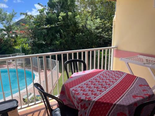 Balcony/terrace, APPARTEMENT LOTUS avec PISCINE et a 3 min de la PLAGE Pointe Marin in Sainte-Anne