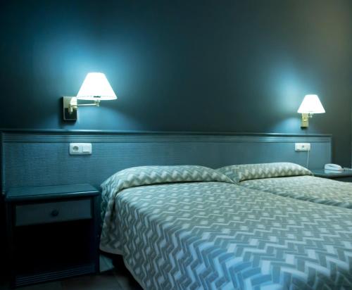 2 twin beds