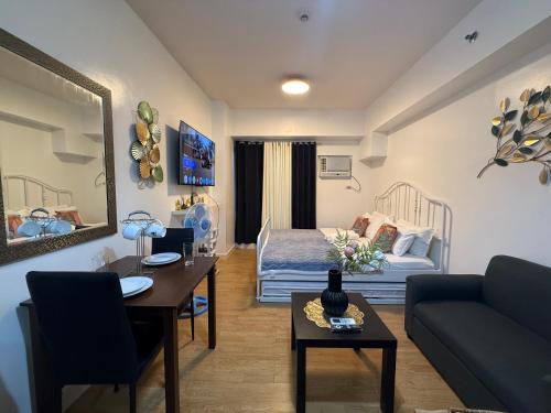 Condo in 8 ADRIATICO for Short-stay near UP Manila St Lukes & US Embassy, Manila