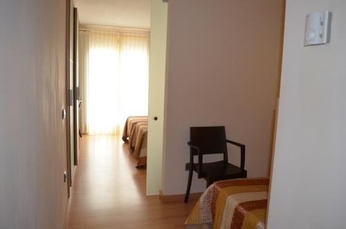 1 double bed, 1 twin bed
