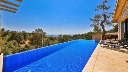 İslamlar 2 bedroom secluded villa with private pool heated pool hot tub – khách sạn tại Uzumlu