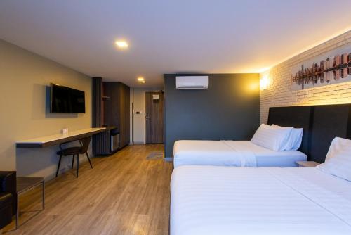 room detail thumbnail 1