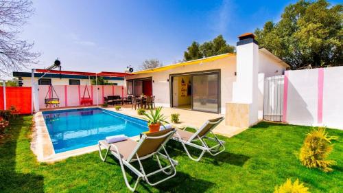 Üzümlü 1 bedroom secluded villa with private pool hot tub – khách sạn tại Uzumlu
