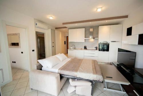 Panoramic terrace 16th floor Private Parking in Quartiere Adriano