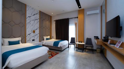 議會宮飯店 (Parliament Palace Hotel) in 苦盞