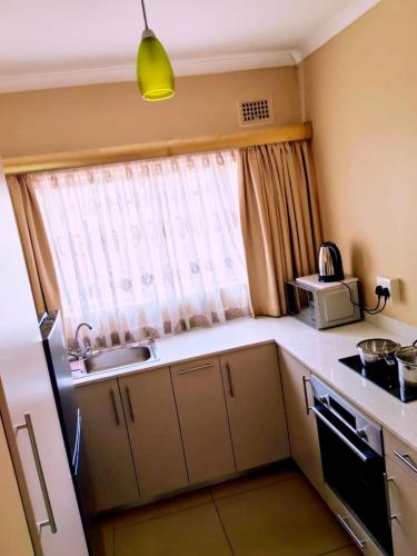 Kitchen, Sydney's NA Guest House and Venue in Isipingo
