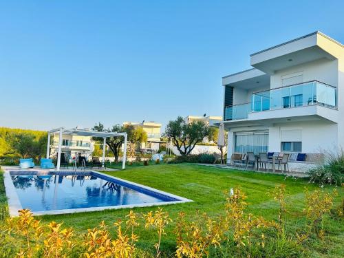 3 bedrooms, 4 beds