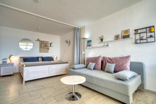 1 king bed, 1 bunk bed, 1 sofa bed