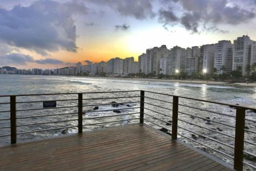 Refugio Guaruja a 4 minutos da praia, com ar condicionado e vaga near Steam train pavillion
