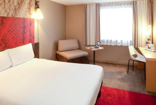 Hotel Mermoz Paris Le Bourget – La Courneuve, CA