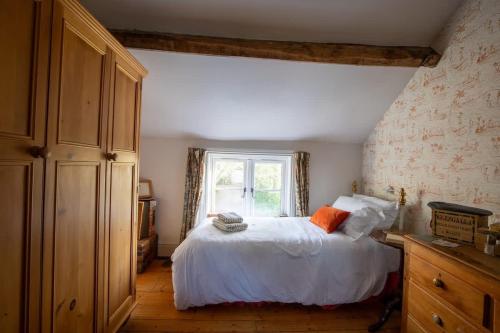 Cottage Bedroom in 普雷斯特伯里