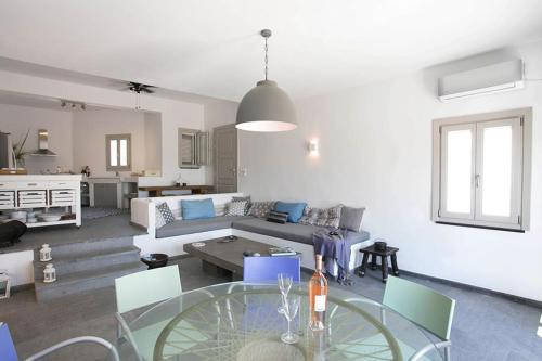 Serifos Beachfront Villa Ganema in Ganema