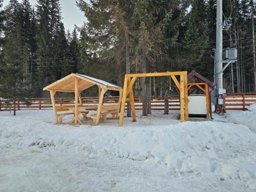 Balkons/terase, Cabana Transalpina Retreat in Obârşia Lotrului