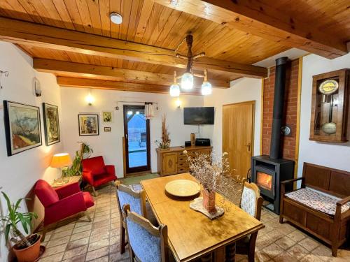 Papa Franks House in Dobrna
