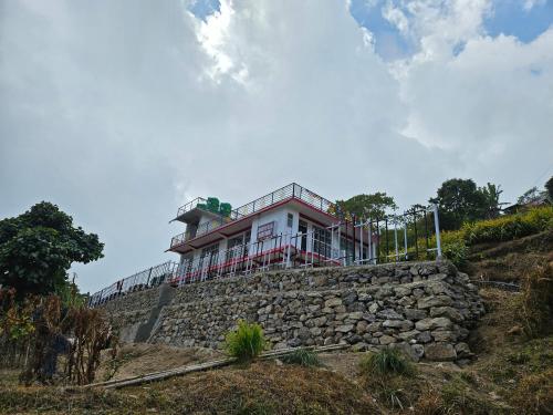 Highpeak Hideway Homestay in Lava