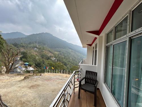 Highpeak Hideway Homestay in Lava
